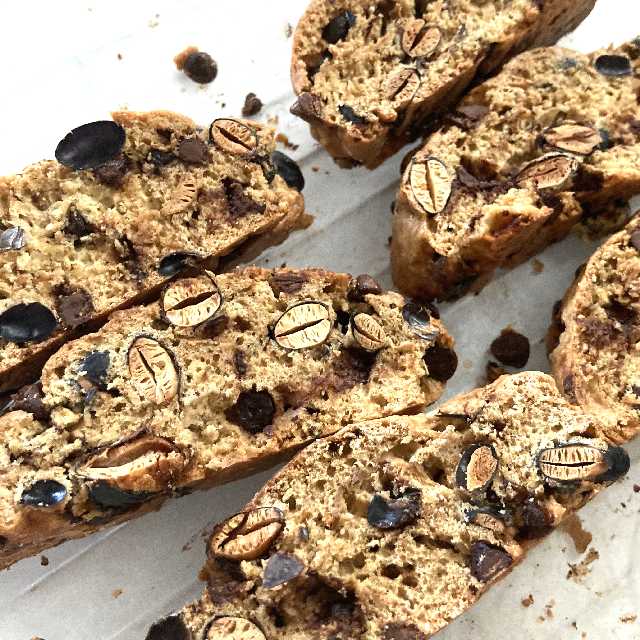 炒り黒豆とチョコチップの珈琲風味ビスコッティ