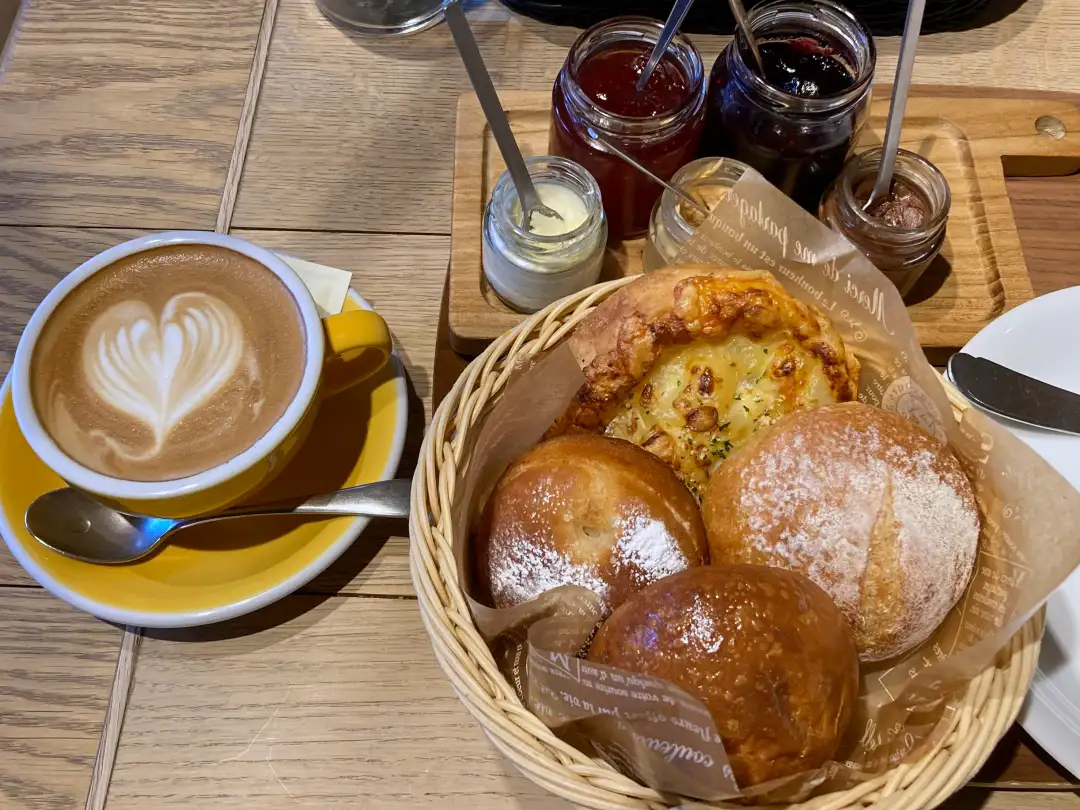 ベーカリーカフェ「レ ジュ ド ベベ」（目黒）