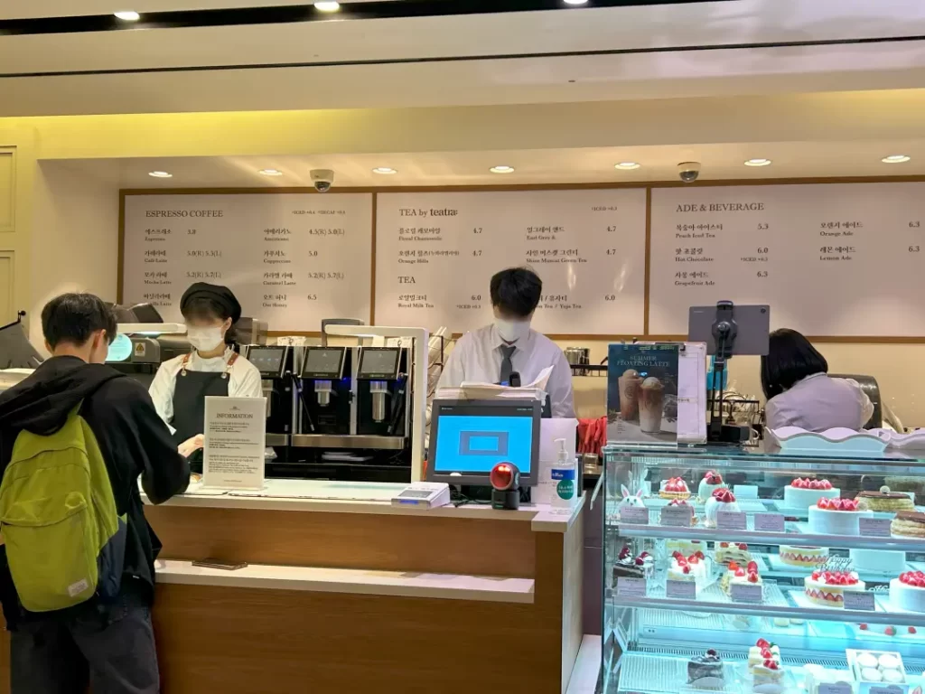 PARIS CROISSANT ソウル駅店（파리크라상 서울역점）
