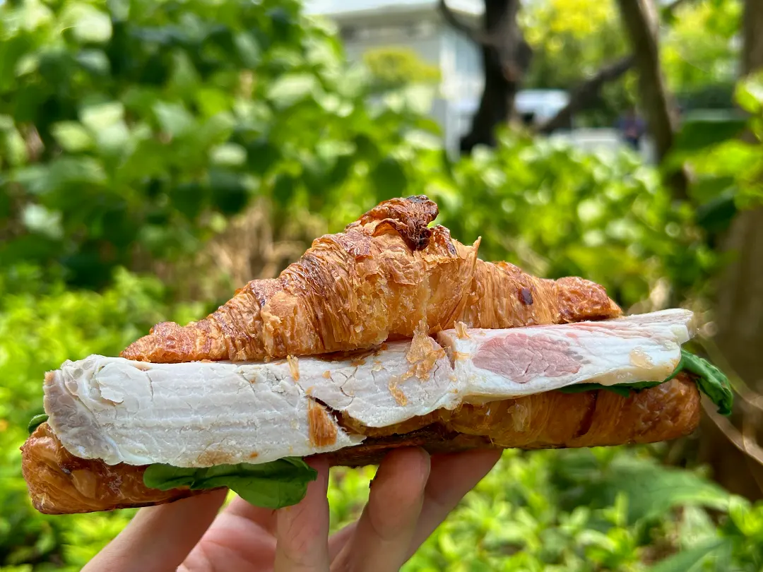 自家製ハムのクロワッサンサンド / MONICA / モニカ(渋谷・表参道)