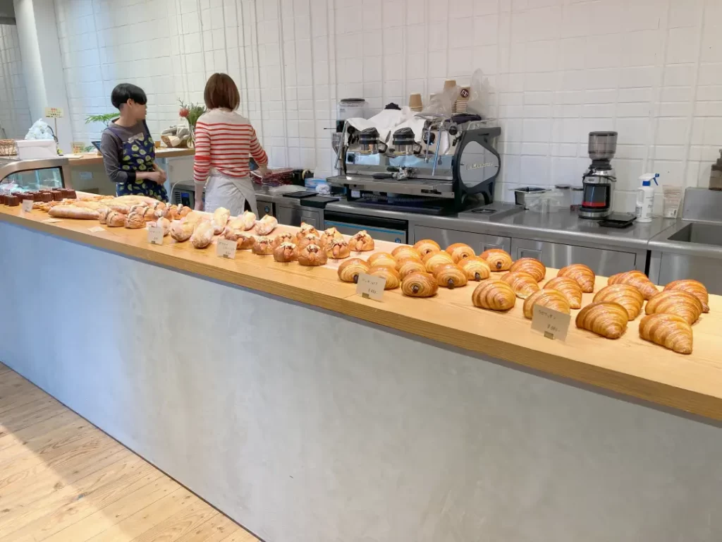 ベーカリー三三（日本大通り）