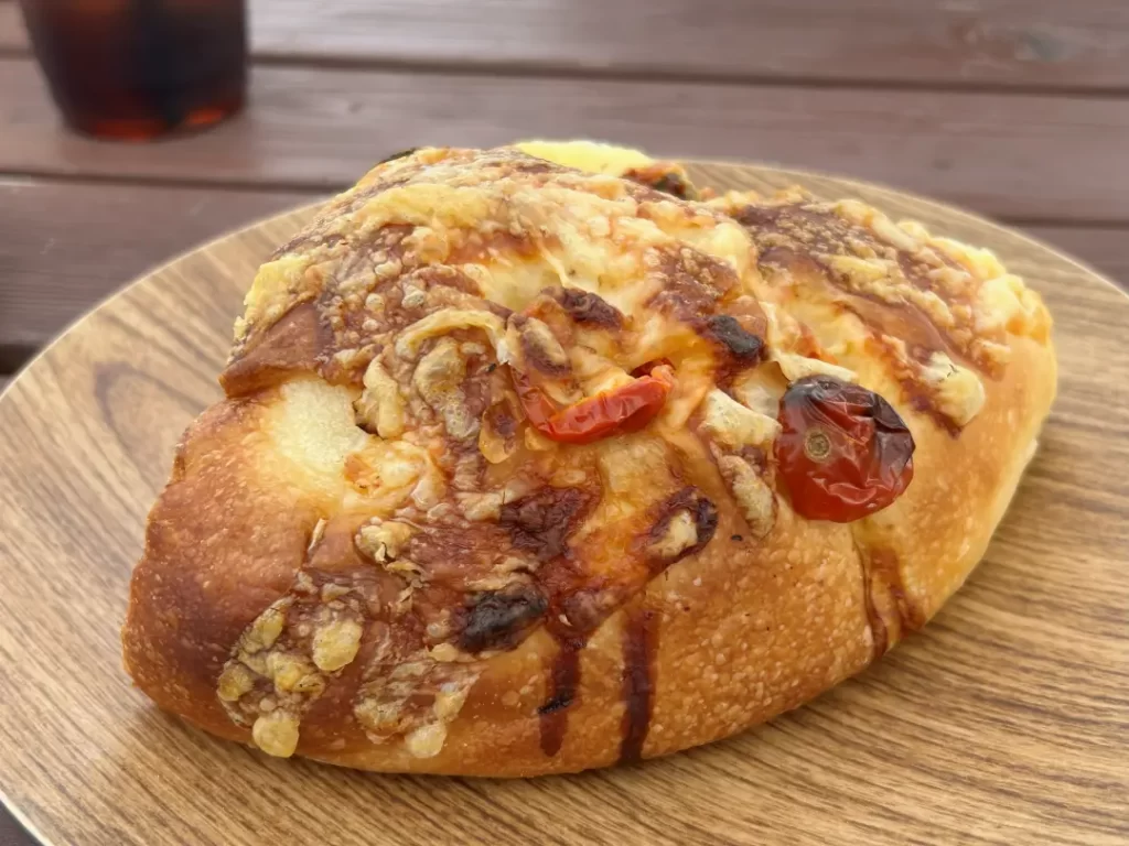 ドライトマトとチーズのフォカッチャ/まゆパン工房(群馬県太田市)